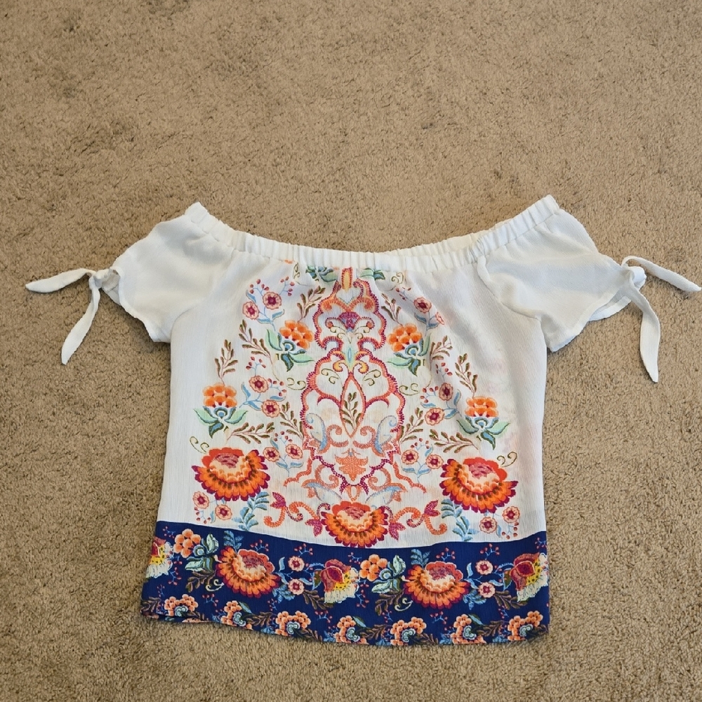 Three Hearts White Floral Embroidered Blouse